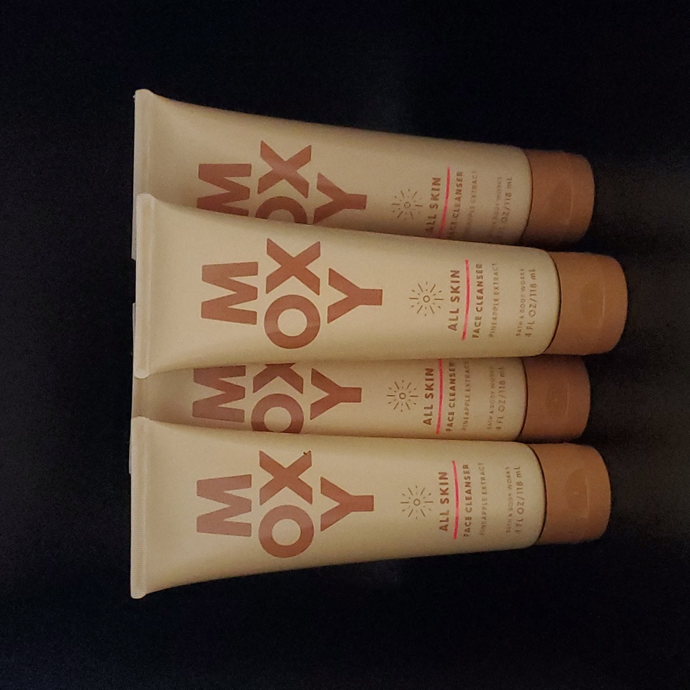 4pc BATH & BODY WORKS All Skin Face Cleanser- NEW!!